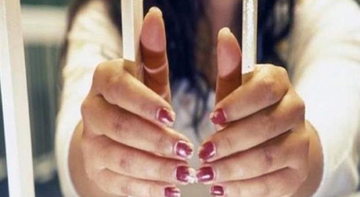 Khartoum police detain two women in alcohol raid