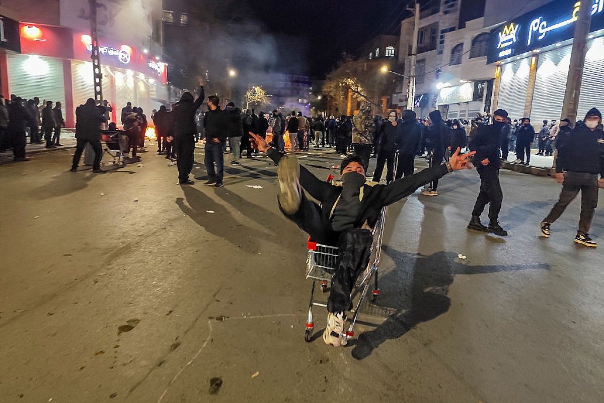 Iranians rally nationwide as deadly crackdown enters 2nd week