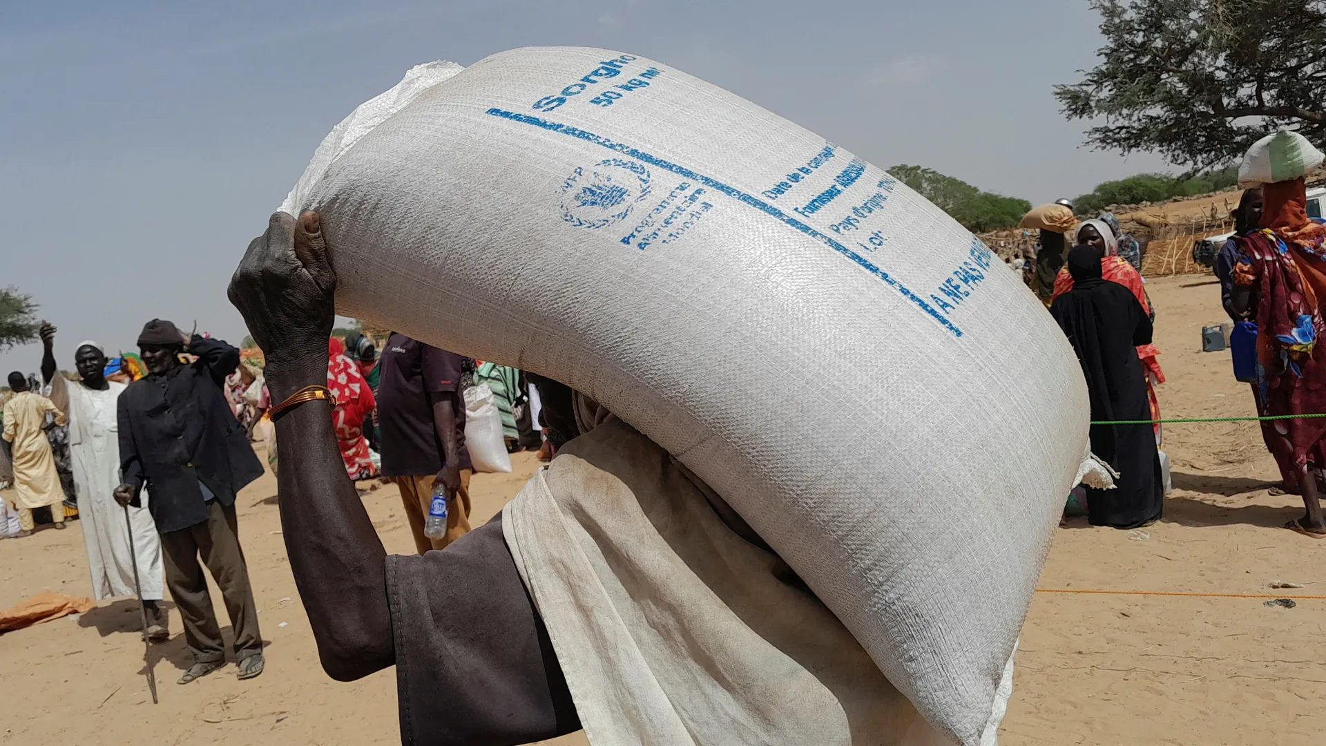 Sudan’s Red Crescent begins food distribution for refugees