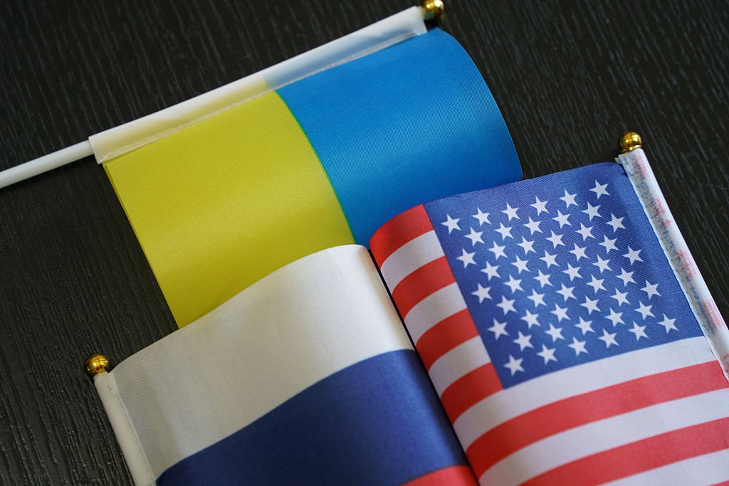 Russia and the US agree to restore military contacts at Ukraine talks