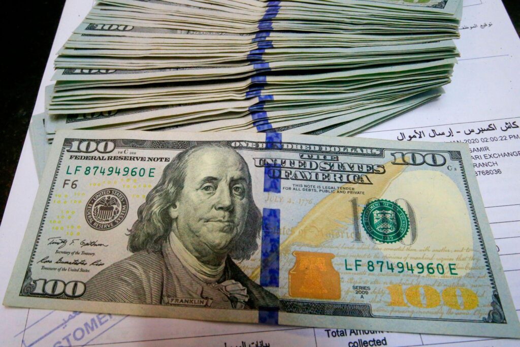 Sudanese pound hits record low, approaches 6,000 per US dollar