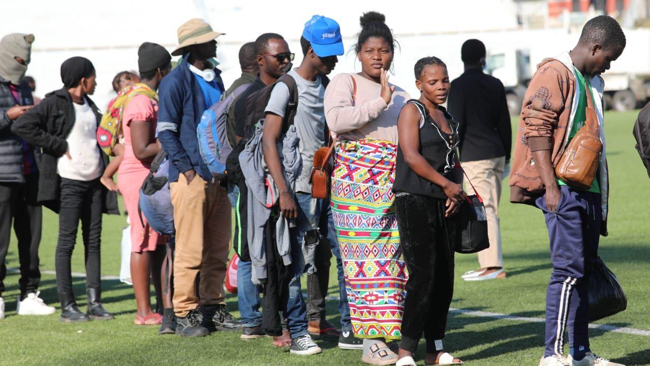 Stranded Malawian migrants wait for buses at Sherwood Park camp