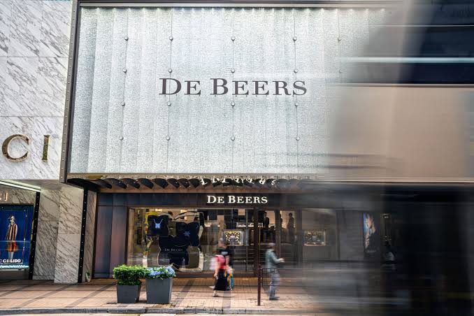 Africa’s top diamond firm halts South Africa’s largest mine