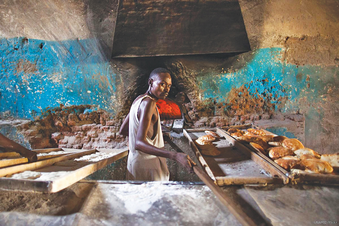Khartoum bakeries shrink bread loaves as prices skyrocket