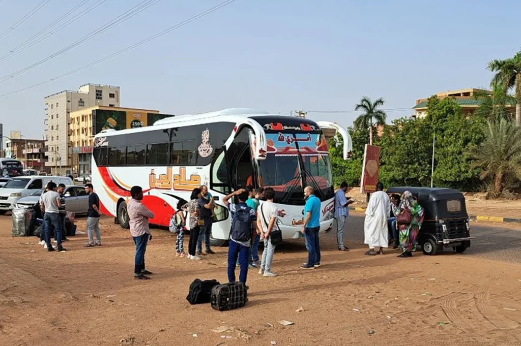 Five buses carry Sudanese from Alexandria back to Sudan