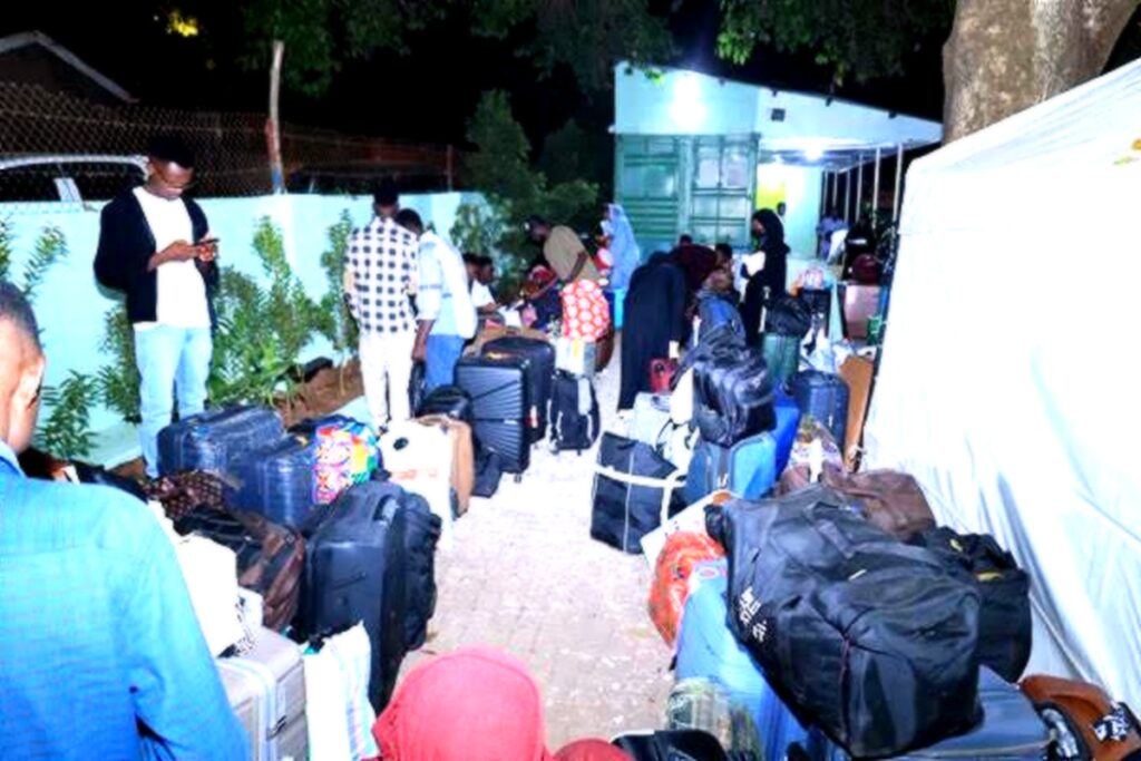 Sudan begins registering citizens in Egypt for return