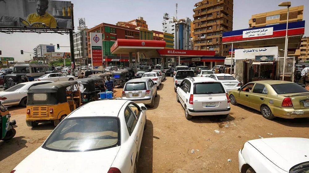 Fuel queues return to Khartoum as Sudan’s currency collapses