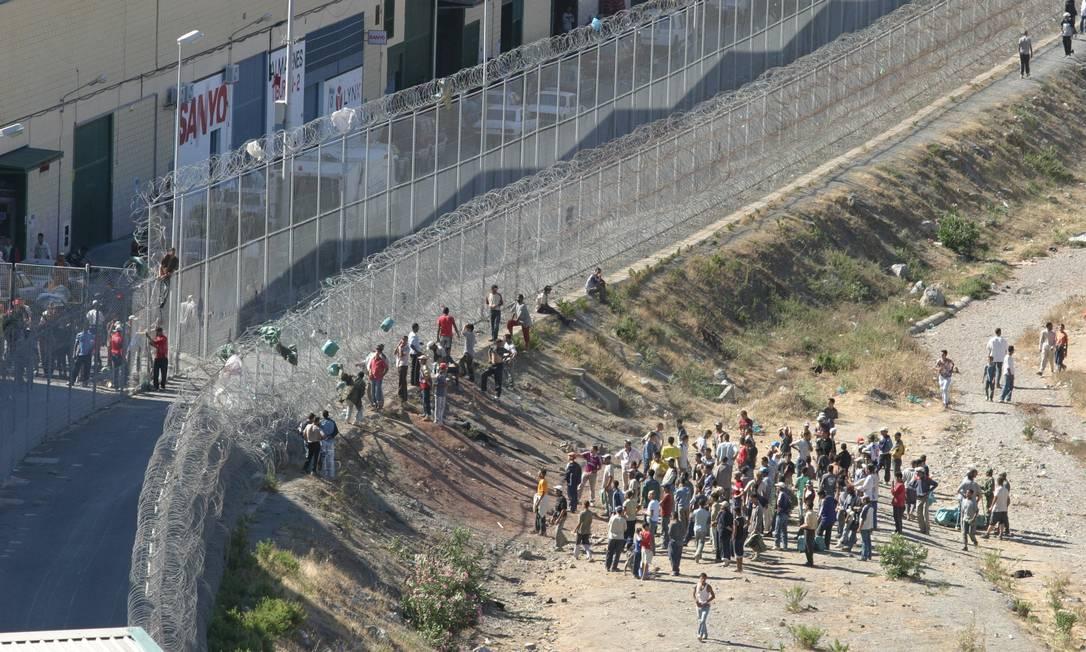Spaniards fault Sánchez over Ceuta crisis as right gains ground