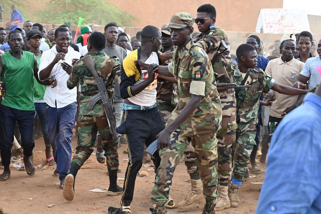 Niger arrest wave fuels tensions after failed mutiny
