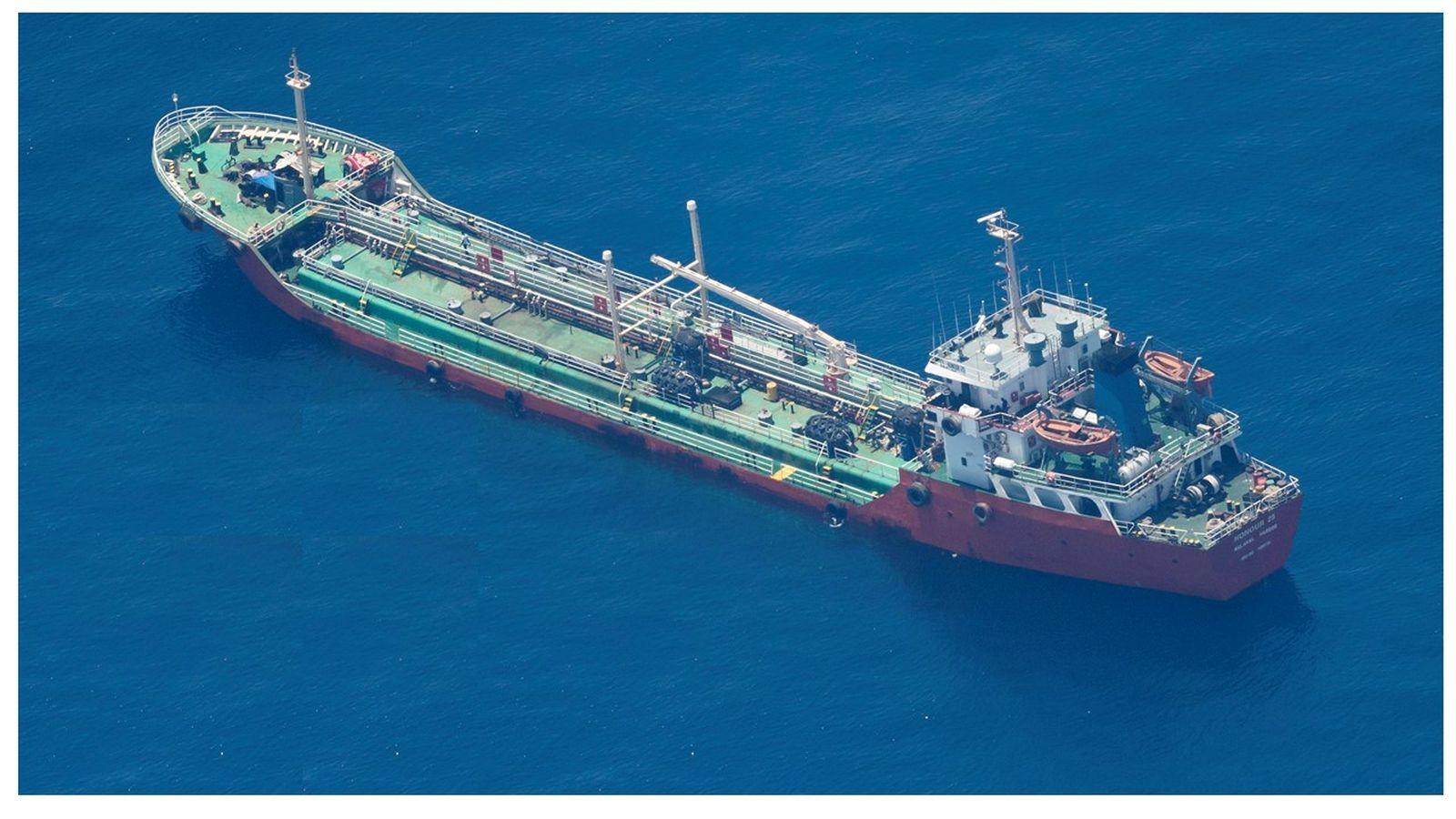 Somali pirates kill five crew members aboard hijacked tanker