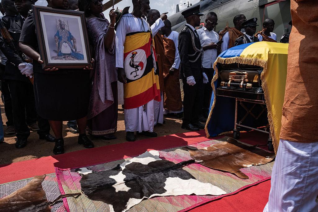 Uganda’s King Oyo buried amid succession dispute