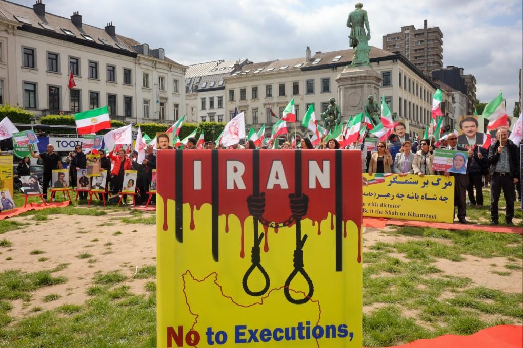 Iranian woman handed death sentence over online posts