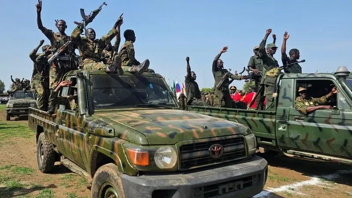 Army-allied fighters accused of raiding tribal leader’s home in Mazroub