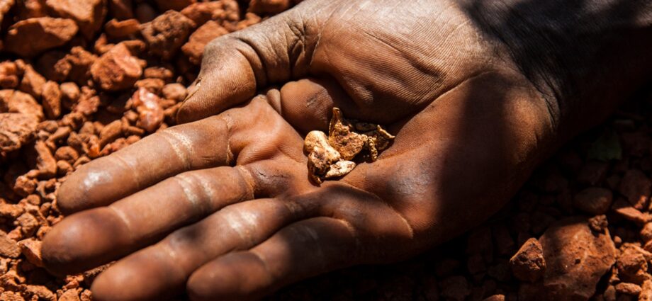 Sudanese army strike on Darfur gold mine reportedly kills one