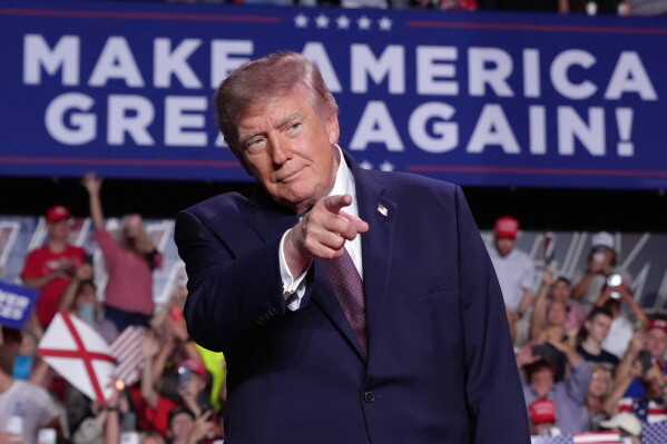 Trump renews $5,000 payout pledge if Republicans win midterms