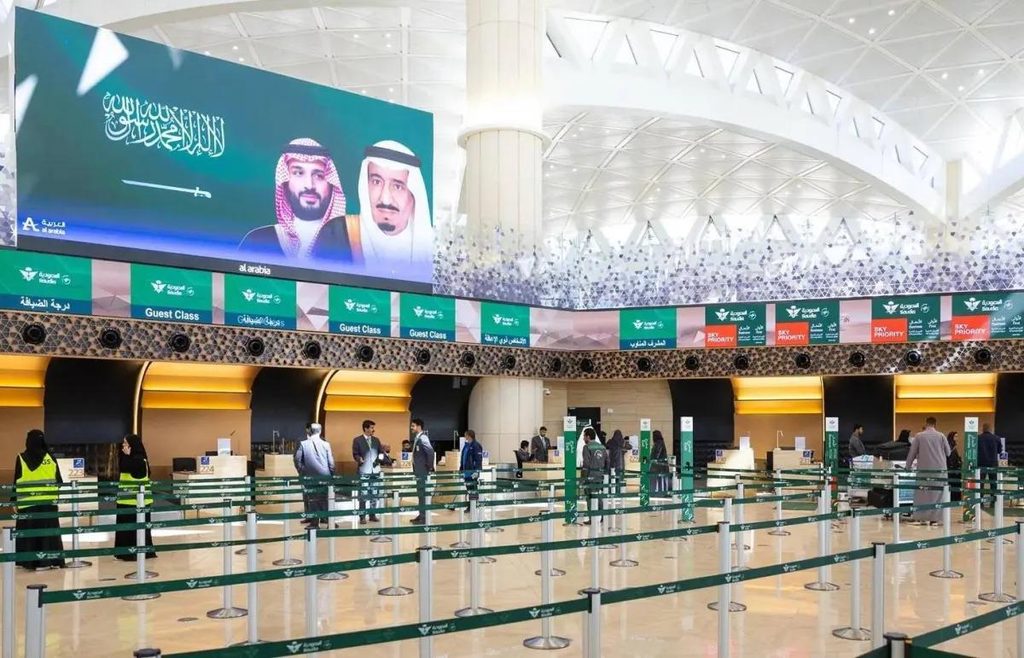 Loud blast rocks Riyadh airport as airlines cancel flights
