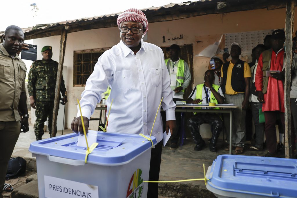Guinea-Bissau military rulers bar ousted president’s return