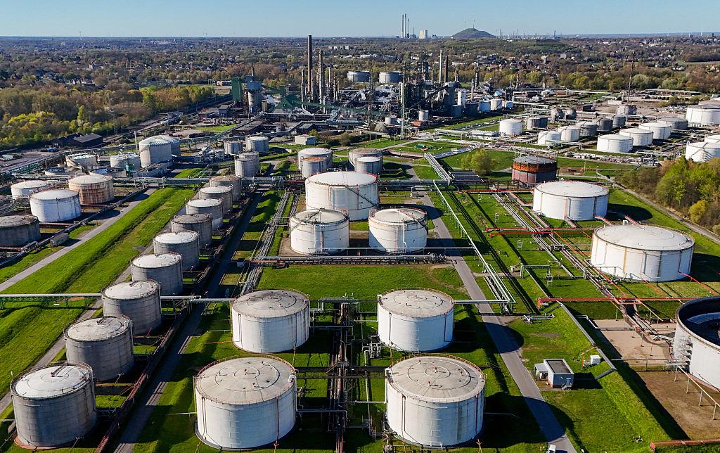 G7 agrees to release 100 million barrels of oil and diesel